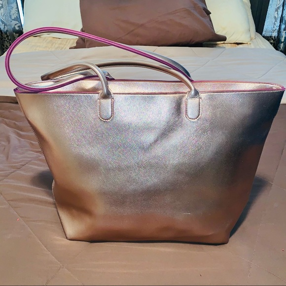 BATH & BODY WORKS 2016 VIP Tote - Picture 4 of 9